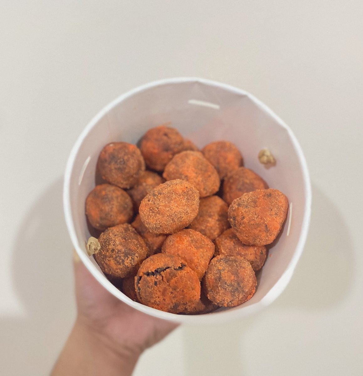 pingpongping20's tweet photo. Goodnight basta ako kay choco butternut LAHAT goodnight! https://t.co/aW6Q1bnE2W