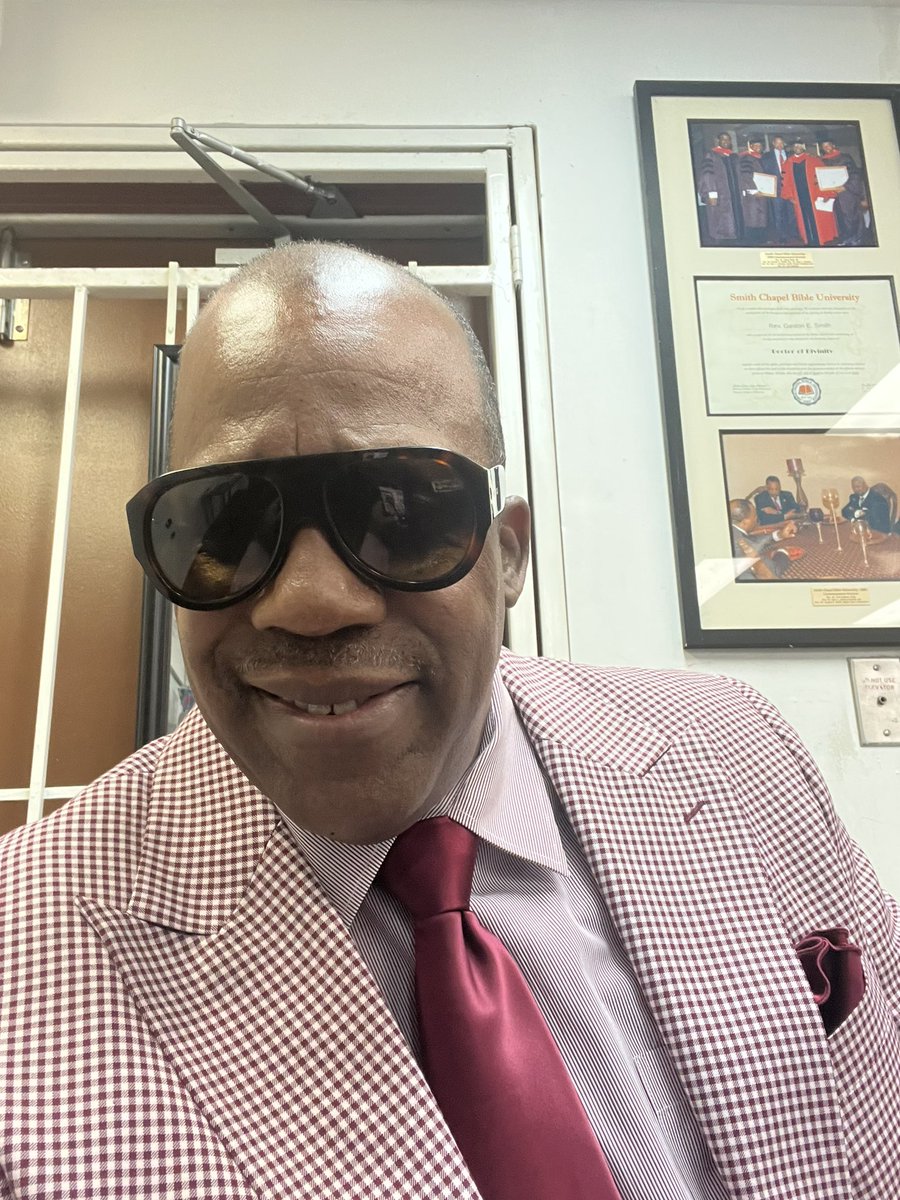 derae_ricky's tweet image. I Don't look bad for 65 years of age. 😊