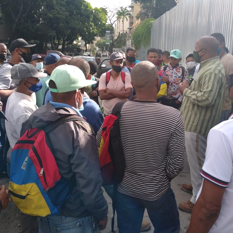 SUTICOFICIAL1's tweet photo. Señor Presidente @NicolasMaduro Ministro @torrealbaf Camara de la Construccion @CVConstruccion Fiscal @TarekWiliamSaab @jorgerpsuv Sector Construccion lleva años #Paralisados hay que Iniciar#Urgente un Proceso que Supere la Paralisis Existente, Padres de Familia Desempleados https://t.co/pLeymip8Z2