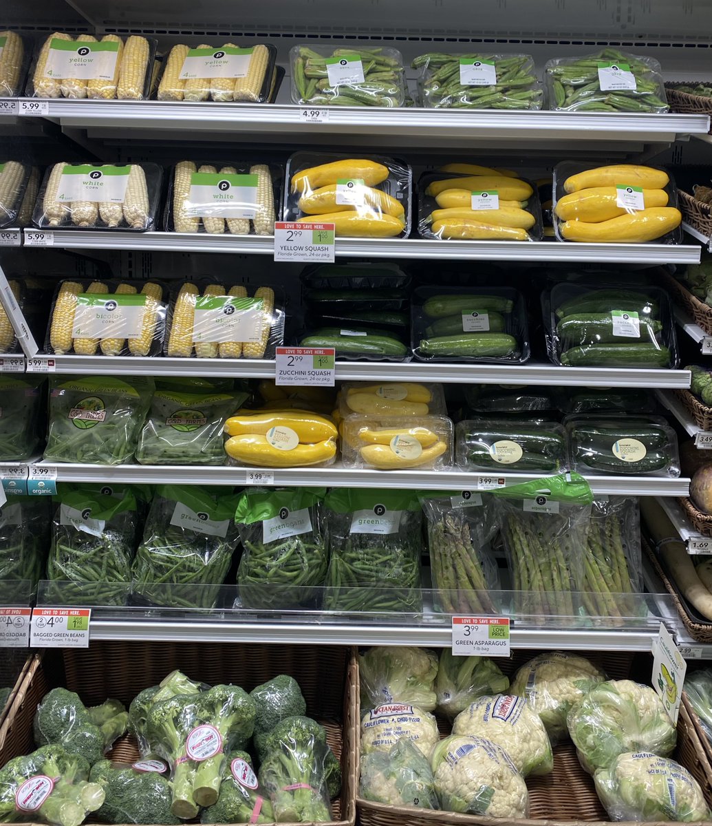 BeyondPlastAct's tweet image. #disappointed &amp;amp; disgusted by the amount #plasticpollution encased veggies at @Publix, so we chose to drive a few miles to @HarrisTeeter where more (but still not enough!) veggies are sold au natural.  Grocers need to #RethinkPackaging and #FreeTheVeggies.  RT if you agree!