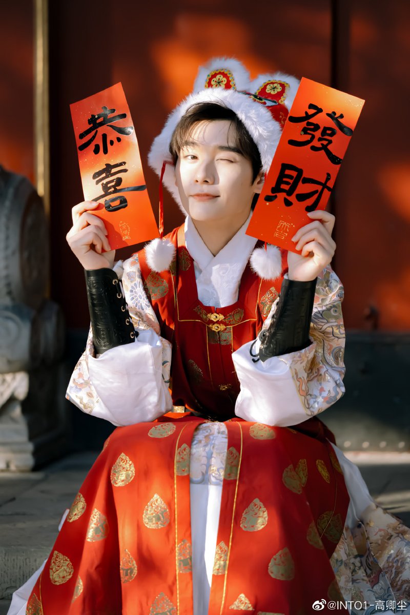 Nine_CNFC's tweet photo. 💚Nine Weibo Update💛

Trans: It's CNY, yey! This year, I wish everyone success, health and happiness! ❤️🐇

Like, comment &amp; repost ⬇️
Weibo 🔗: https://t.co/qkaBZuCrc3

#นายท่านกรชิต #高卿尘 #INTO1GaoQingchen #INTO1Nine #INTO1
(1) https://t.co/Gc2vhJLQXS