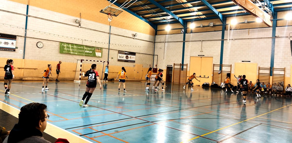 FABM_Malaga's tweet photo. Doble enfrentamiento en categoría Juvenil y Senior femenino entre @MaravillasBm y @cbmsfa_mijas en la mañana del domingo con victoria en ambos partidos para el equipo local. https://t.co/MYjztwqasy