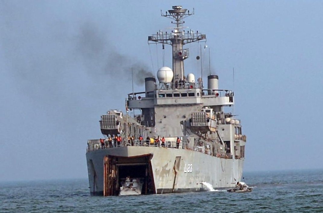 thegomathi's tweet photo. 🇮🇳Largest biennial #TriServices Amphibious Exercise #AMPHEX 2023 conducted near Kakinada #AndhraPradesh, 17-22 Jan 23.
High tempo of #AmphibiousOps with #IndianArmy troops, #IndianNavy amphibious warships & #IndianAirForce aircraft.
#NoBeachtooHard
#NoShoretooFar https://t.co/Q1mxC2S0ET