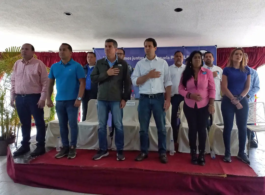 fvmunsucre's tweet photo. ¡El cambio es posible entre todos!

Desde @lafuerzavecinal iniciamos "Si tú fueras presidente ¿qué harías por Venezuela?", donde pudimos escuchar grandes propuestas de parte de los vecinos de Valles del Tuy.

Y tú ¿qué harías si fueras presidente?

🇻🇪
#SiTuFuerasPresidente https://t.co/wHia4XXADL