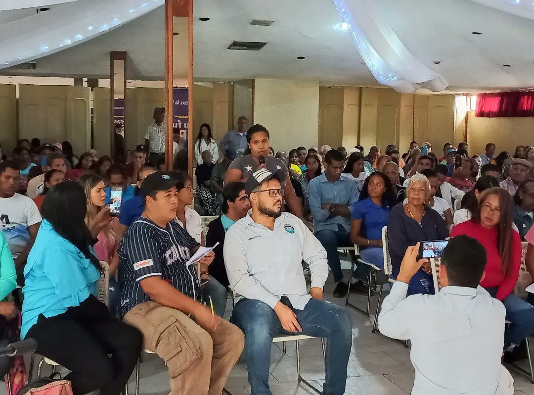 fvmunsucre's tweet photo. ¡El cambio es posible entre todos!

Desde @lafuerzavecinal iniciamos "Si tú fueras presidente ¿qué harías por Venezuela?", donde pudimos escuchar grandes propuestas de parte de los vecinos de Valles del Tuy.

Y tú ¿qué harías si fueras presidente?

🇻🇪
#SiTuFuerasPresidente https://t.co/wHia4XXADL
