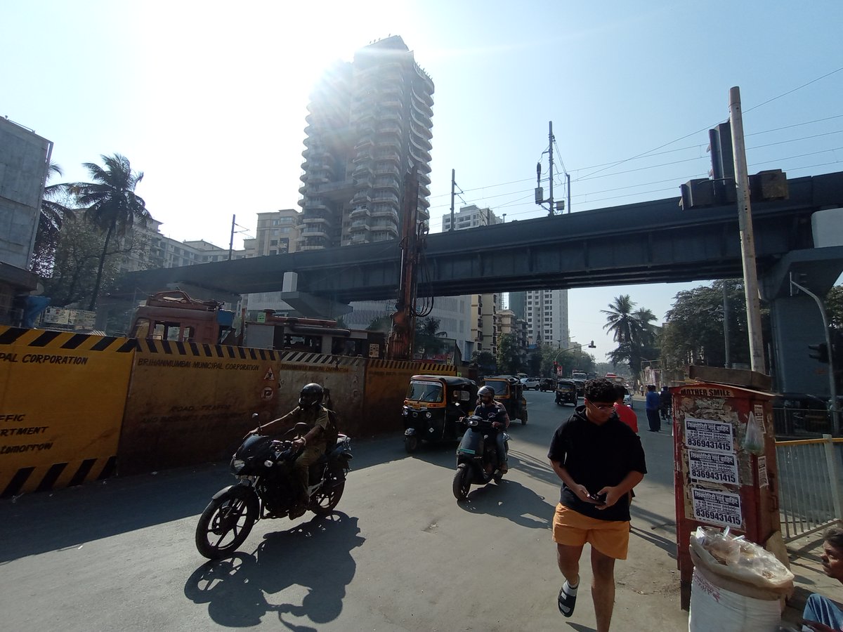 mehtaudit_101's tweet photo. Wondering how will they fit a bridge over here !! Solving the traffic issue at Mith Chowk. They have placed the Barricades and also the soil testing work has been completed.
@Sahilinfra2 @rajtoday
#malad #MithChowk #bridge #metro #trafiic #mumbaitraffic #MumbaiOnFastTrack https://t.co/7RmxVN0tJr