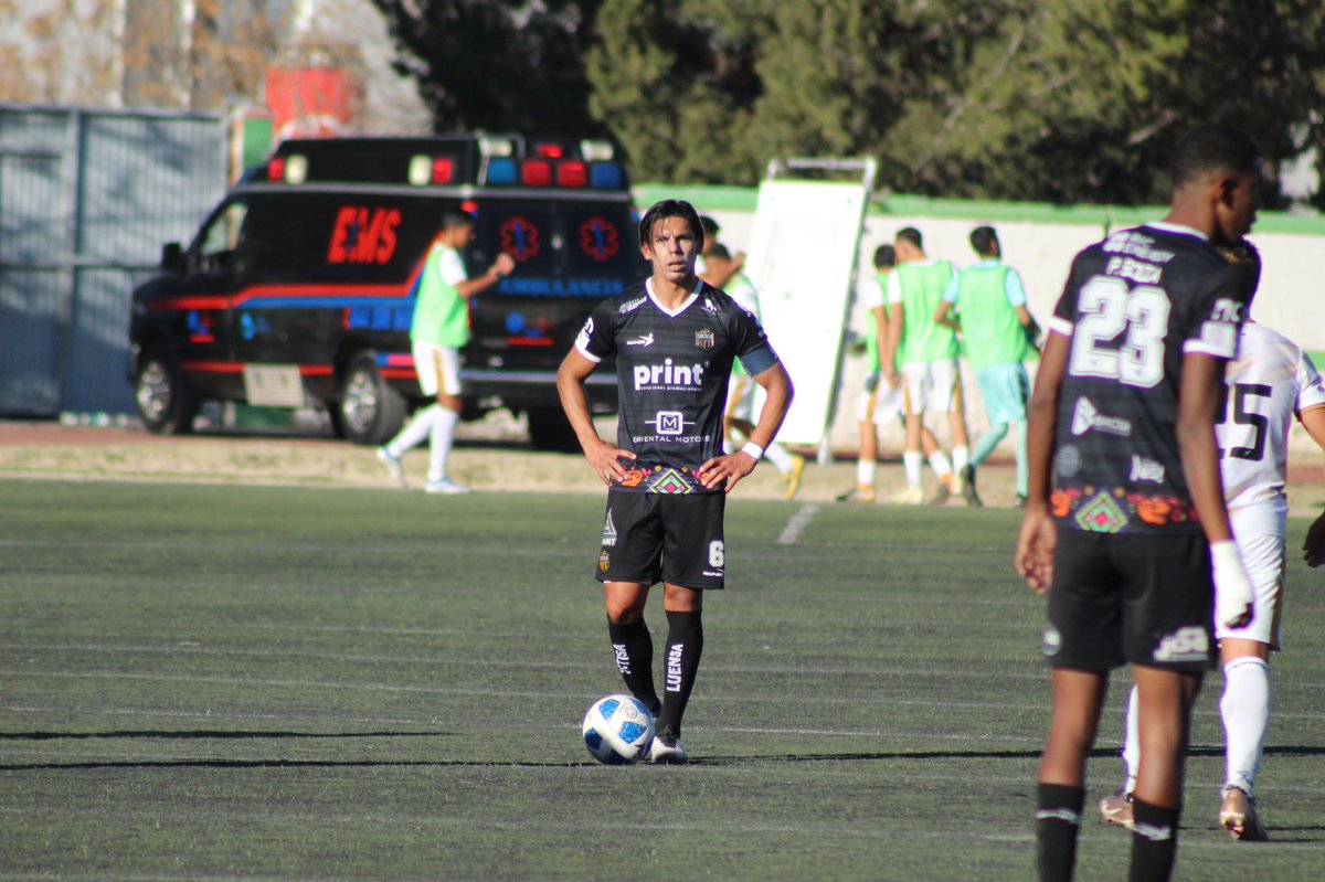marcelodlpo1's tweet photo. 👁 “¿Qué mira bobo?” 👁 

Antonio ‘Toño’ Toboada con la mirada en el triunfo de Saltillo Fútbol Club sobre Tulancingo en la Liga Premier FMF. 

📸 Marcelo De La Peña

#LigaPremierFMF | #SaltilloFC | #FMF | #Saltillo | #SaltilloFutbolClub https://t.co/mvQkho7CoL