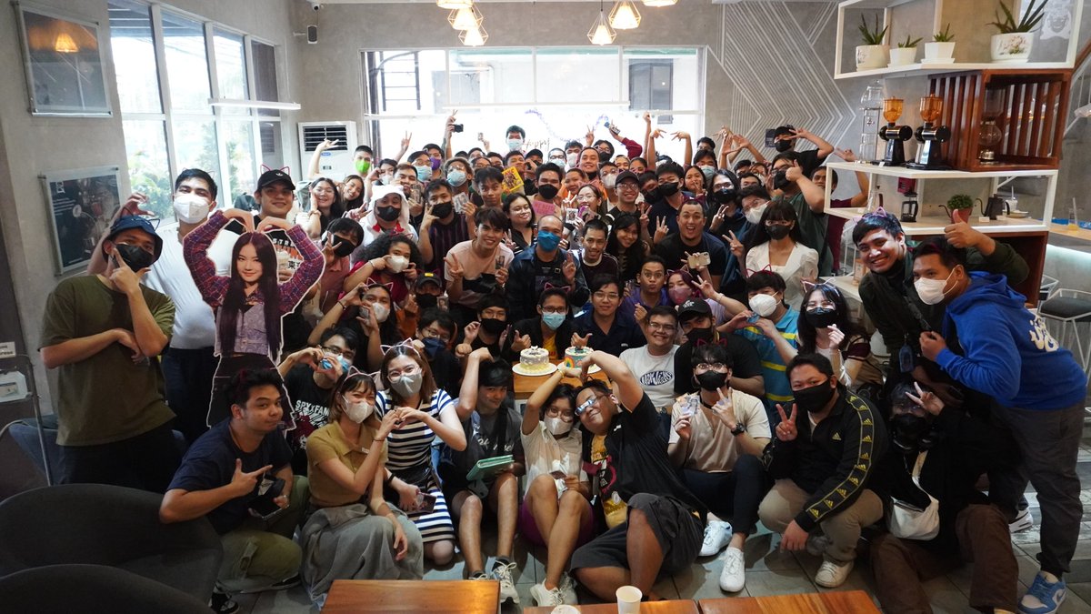 marlonmcfly's tweet photo. Unahan ko na muna @STAYCPH_  magpost.

Happy Birthday ISA!

Salamat sa inyong lahat Filo Swiths! sa susunod ulit, kita kits! 

parami na tayo ng parami! 

Feel free to grab the pic. https://t.co/G6MnqWyUHu