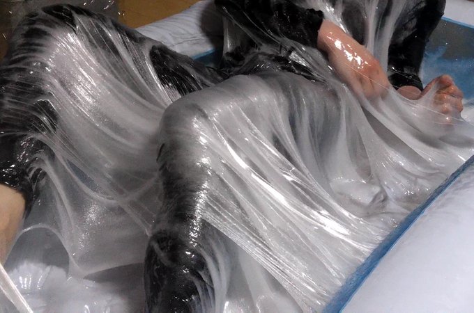 過去のイラストを見返すと、こういった本物のトリモチの糸引きのえっちさにはまだまだ遠く及んでいないからもっと精進しないとな… 