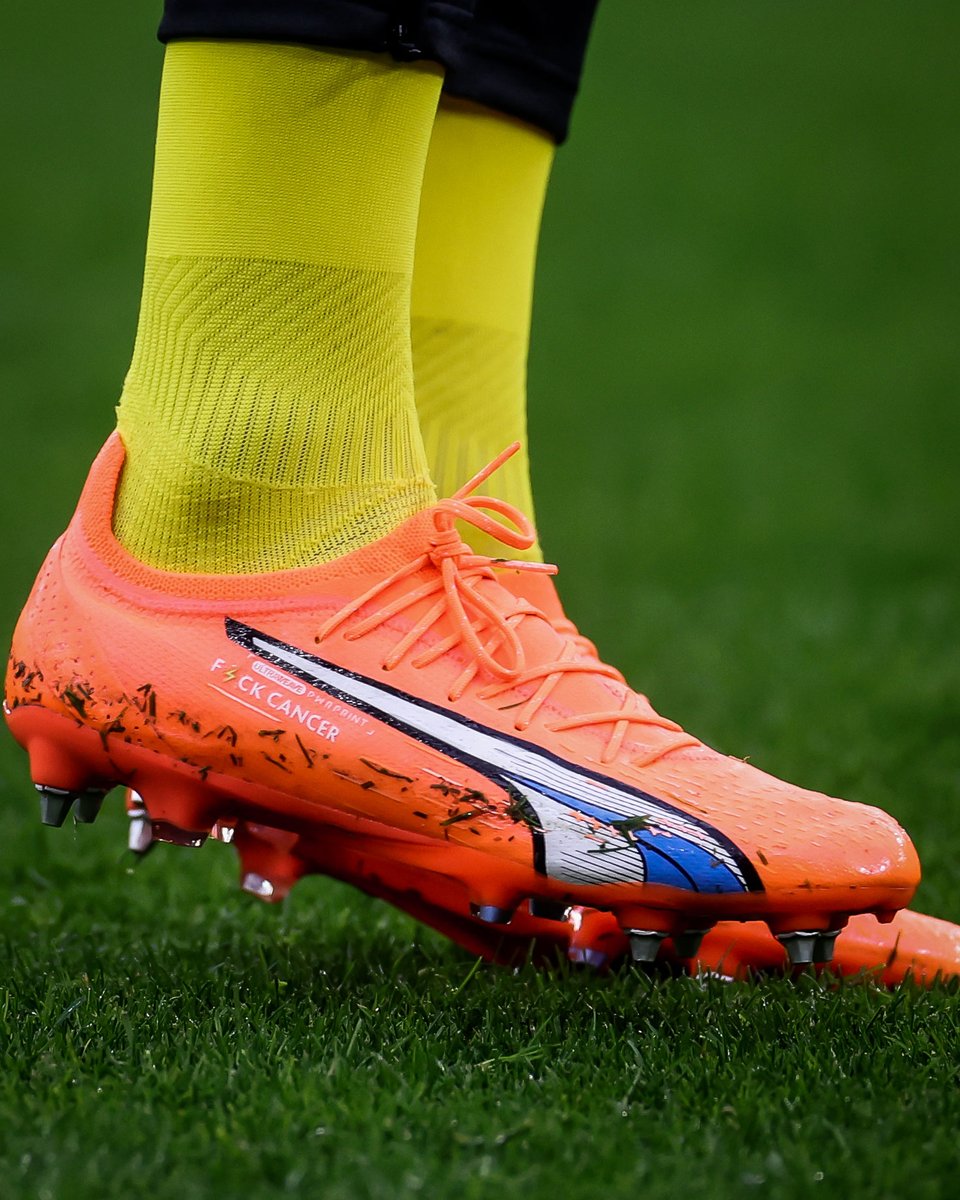 brfootball's tweet photo. Sébastien Haller's 'f-ck cancer' boots 👊 https://t.co/IvlZOIEpsr