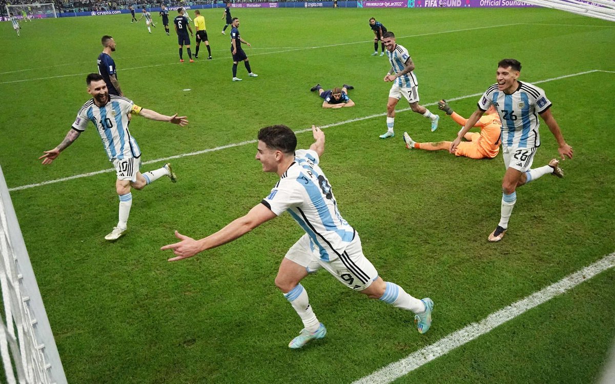 FPA_2020's tweet image. More amazing images from our FIFA World Cup Qatar 2022 online gallery 📸by- 1️⃣- @photogator96 /AFP 2️⃣- Adam Davy/Press Association 3️⃣- @carlrecine /Reuters 4️⃣- @wilsonscribbles /Offiside. View all images in the exhibition at - footballphotographersassociation.co.uk/world-cup-2022…