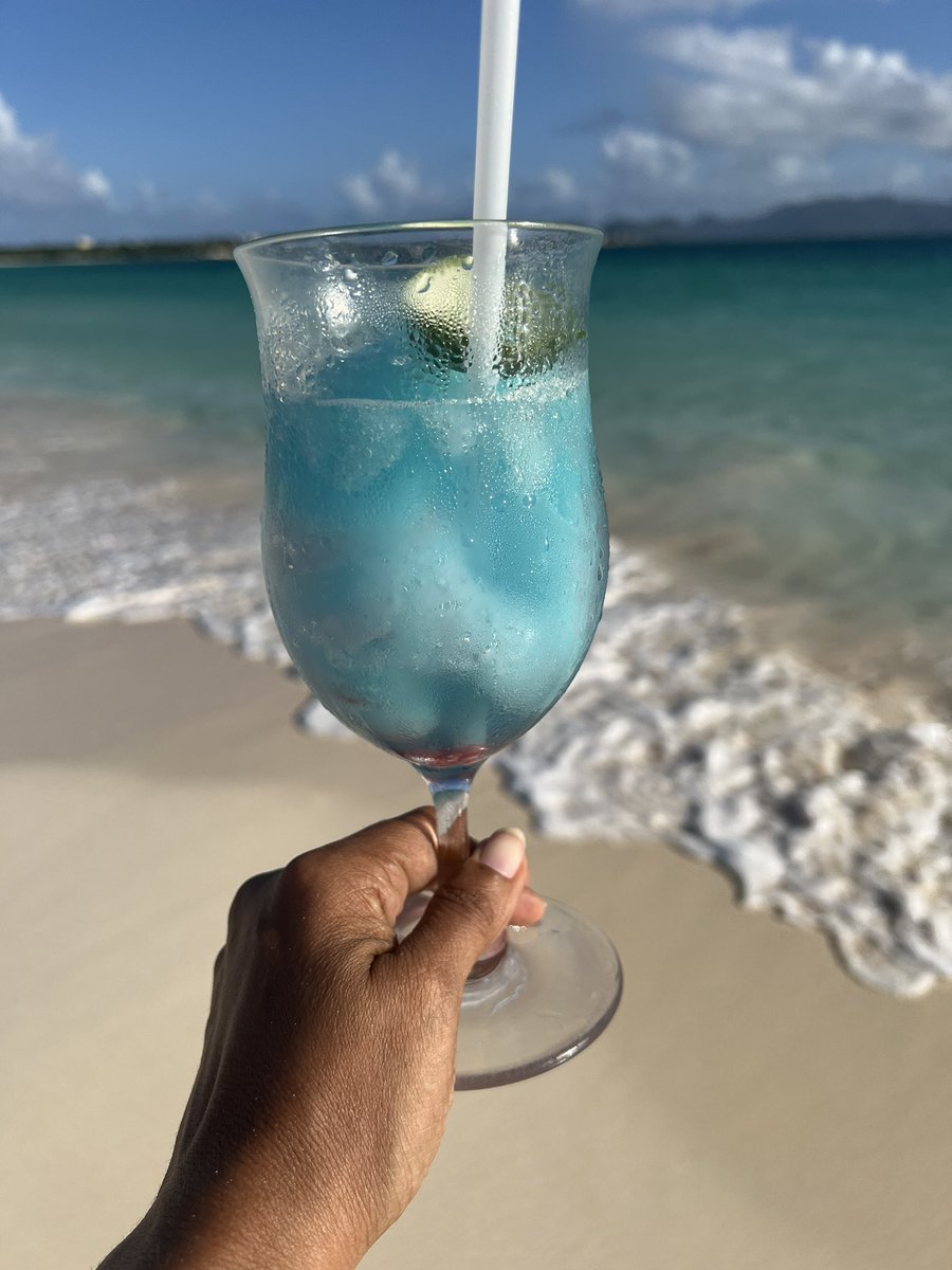 SunShineShack_'s tweet photo. Blue Banana + Beach = Winner #Anguilla #sunshineshack https://t.co/tkYZDllDhk
