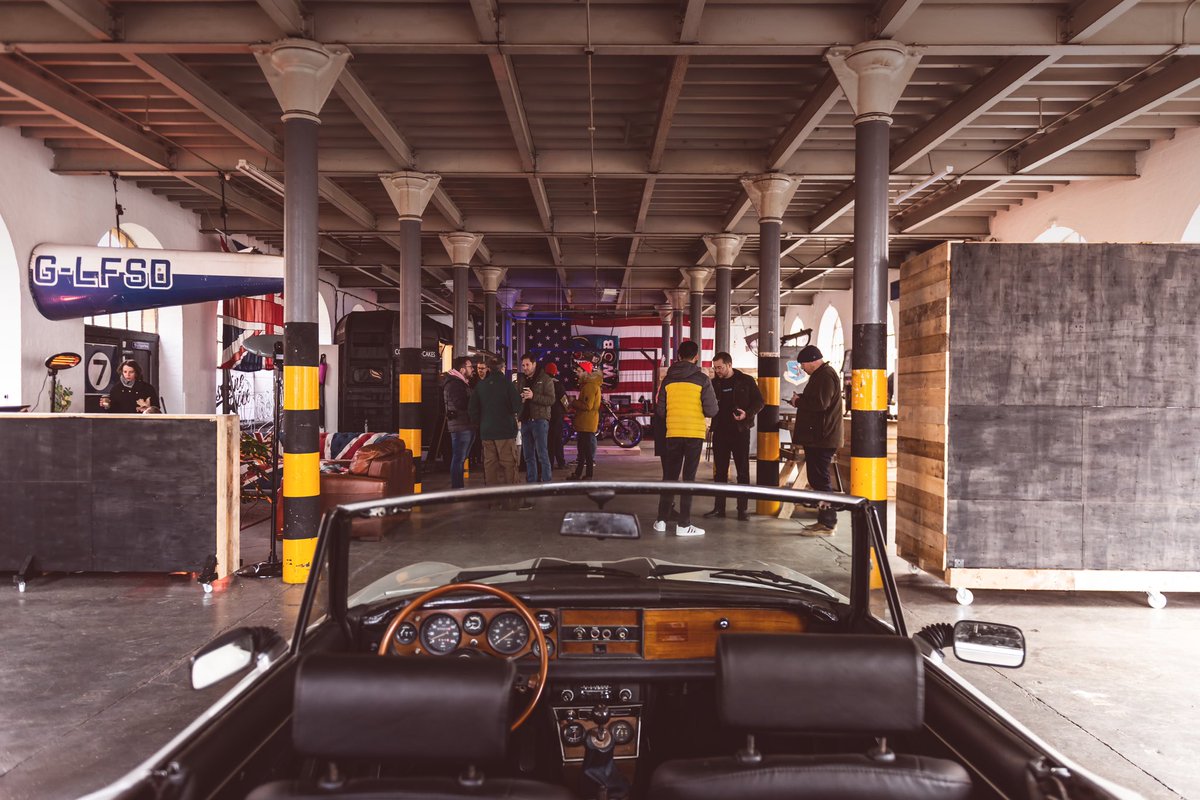 Takona_official's tweet image. We can’t mention yesterday without talking about the location. 

Gasoline Juice creator Caesar very kindly raised the shutter, ahead of the official opening of the space, to allow us to meet up and give a dry run to how the space works with people inside. 

📸 by @NWVT