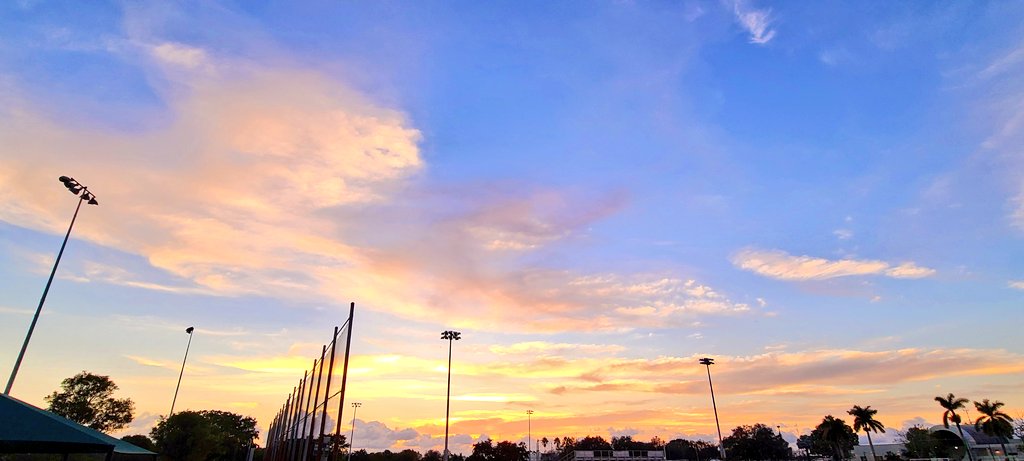 GessnerREAgent's tweet image. 🙏🙏🙏 Enjoy your Sunday #pembrokepines #followthepinkcar