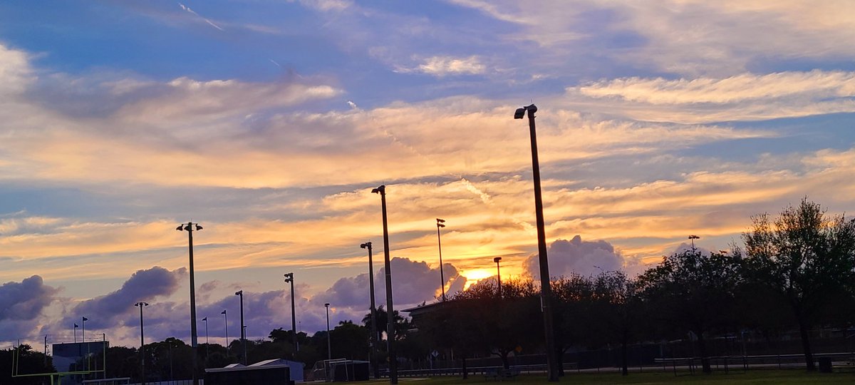 GessnerREAgent's tweet image. 🙏🙏🙏 Enjoy your Sunday #pembrokepines #followthepinkcar