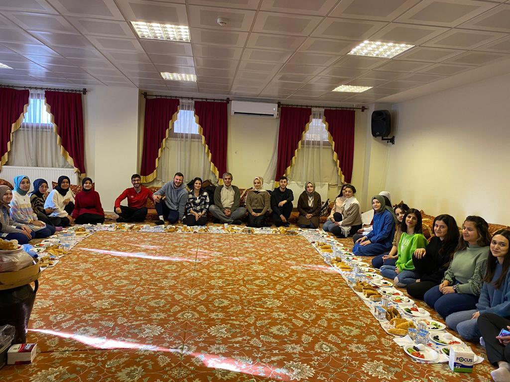 ADEMgenelmerkez's tweet photo. 📌 ADEM Topluluklarımızda bu ay 👇🏻

🎊 @Sau_ADEM54 İstanbul ziyareti gerçekleştirdiler. 
🎊 @adem_tru mangal etkinliği düzenlediler. 
🎊 @adem_tokat60 kitap kritiği gerçekleştirdiler. 
🎊 @mardnadem kahvaltı programı gerçekleştirdiler. https://t.co/c88oWcmzLq