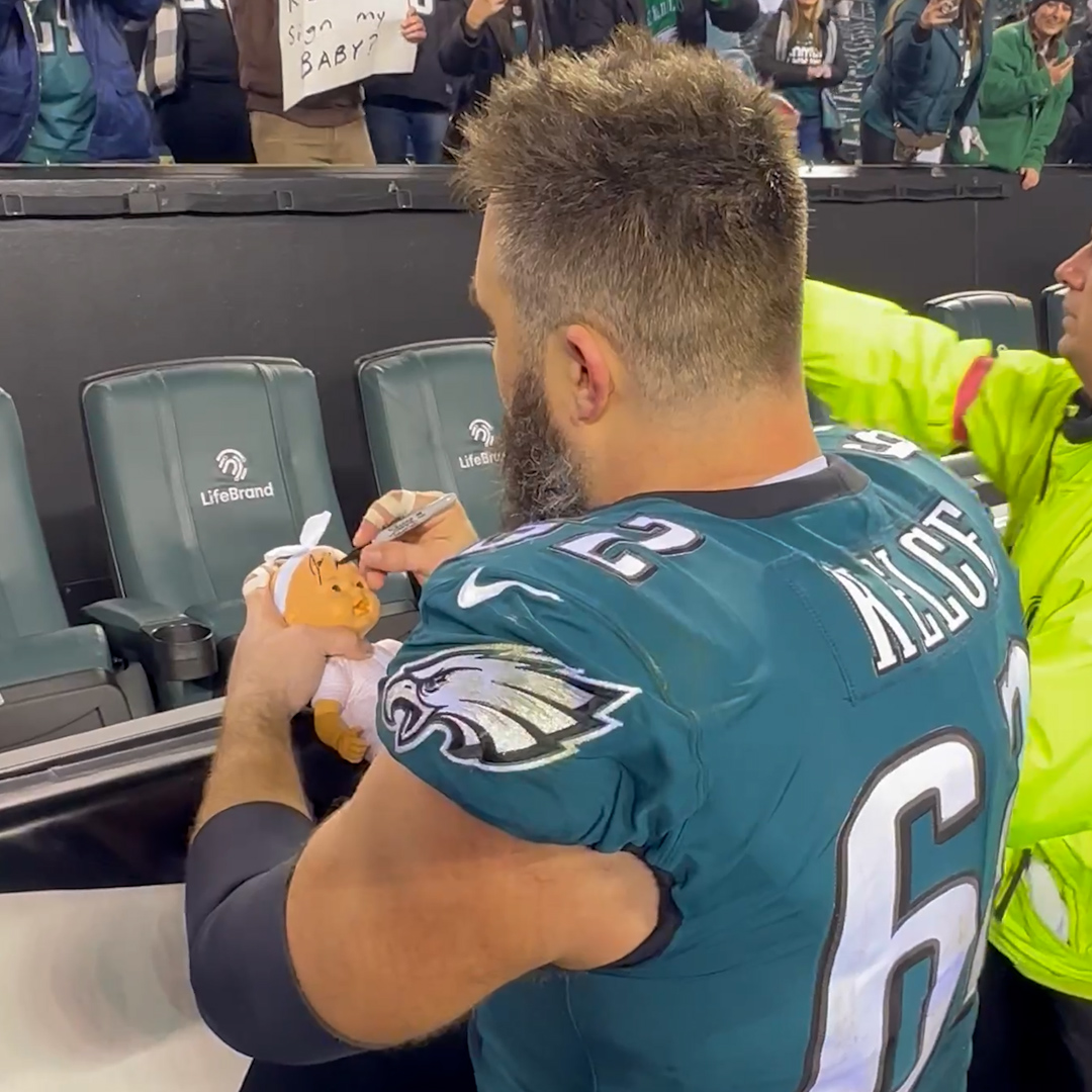 "Absolutely ma'am, I'd love to sign your baby. - Ricky Bobby" - Jason Kelce, probably😭

📸: <a href="/NFL/">NFL</a>