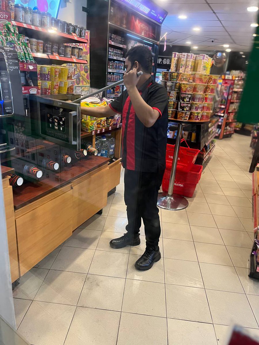 Hello <a href="/7elevenmalaysia/">7-Eleven Malaysia</a> , tolong la brief staff korang untuk buat pembersihan dgn cara yg betul. Mop lantai pun masuk dalam microwave. Pengotor oi !