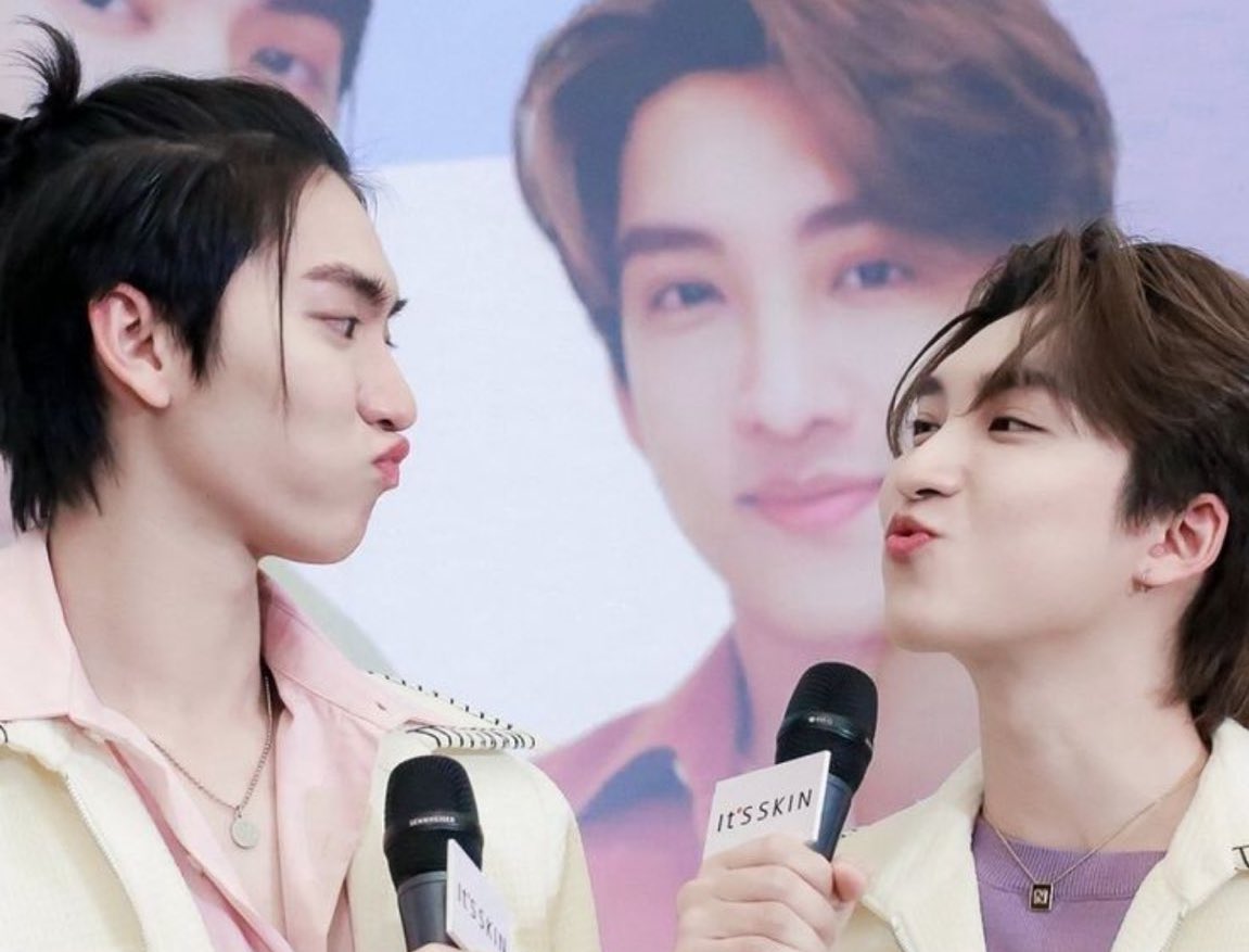 pattie20jm's tweet photo. ~ Jood night 💤✨ แดดดี๊ กับ คุณหนูอึล 💕❤️🌈 and BoNoh 🌦🤏🏻
#ฟอลกันเพื่อบอสอึล
#บอสโนอึล #บอสอึล #bossnoeul #bosseul #bonoh #Daddyboss #คุณหนูอึล #ยัยอึลอึล #magentaboy https://t.co/lXC0wGxt7K