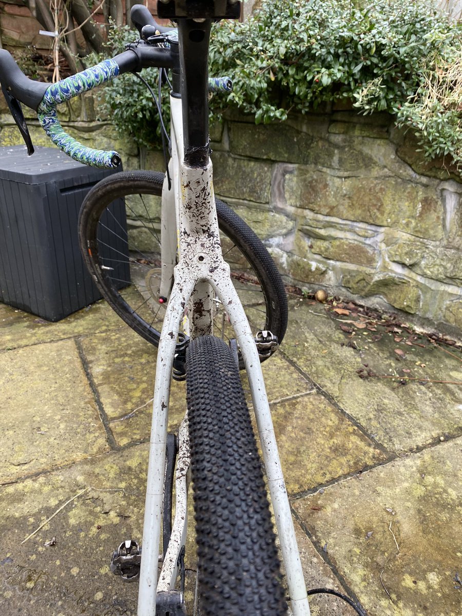 cog_botherer's tweet photo. A lovey (if 🥶) ride on my @NorthRoadCycles Explorer Bess. 
Now eating my current fave post ride food - cheese in toast 👊
#coldsunday https://t.co/5r4BHwKZx2