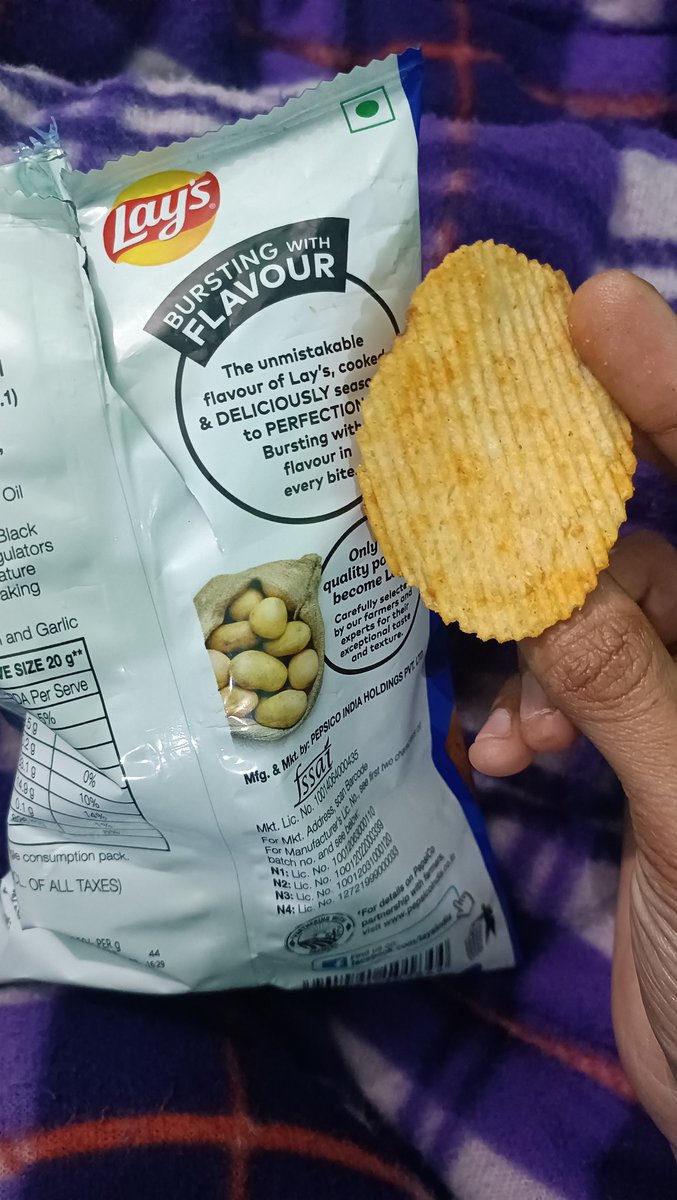 ankit020406's tweet photo. 2/2
....if they are gonna taste BLAND!! Just gimme the damn previous quantity u use to offer but atleast they were flavorful! https://t.co/utROZAloJd