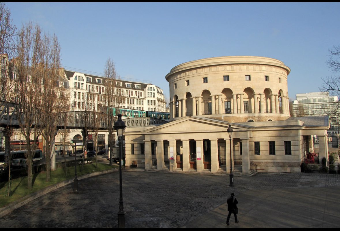 BGianeselli's tweet photo. Première photo : la rotonde de la Villette côté est, il y a 10 ans. 

Photos 2/3/4 : le même côté aujourd’hui. https://t.co/nVjwCmU9fI