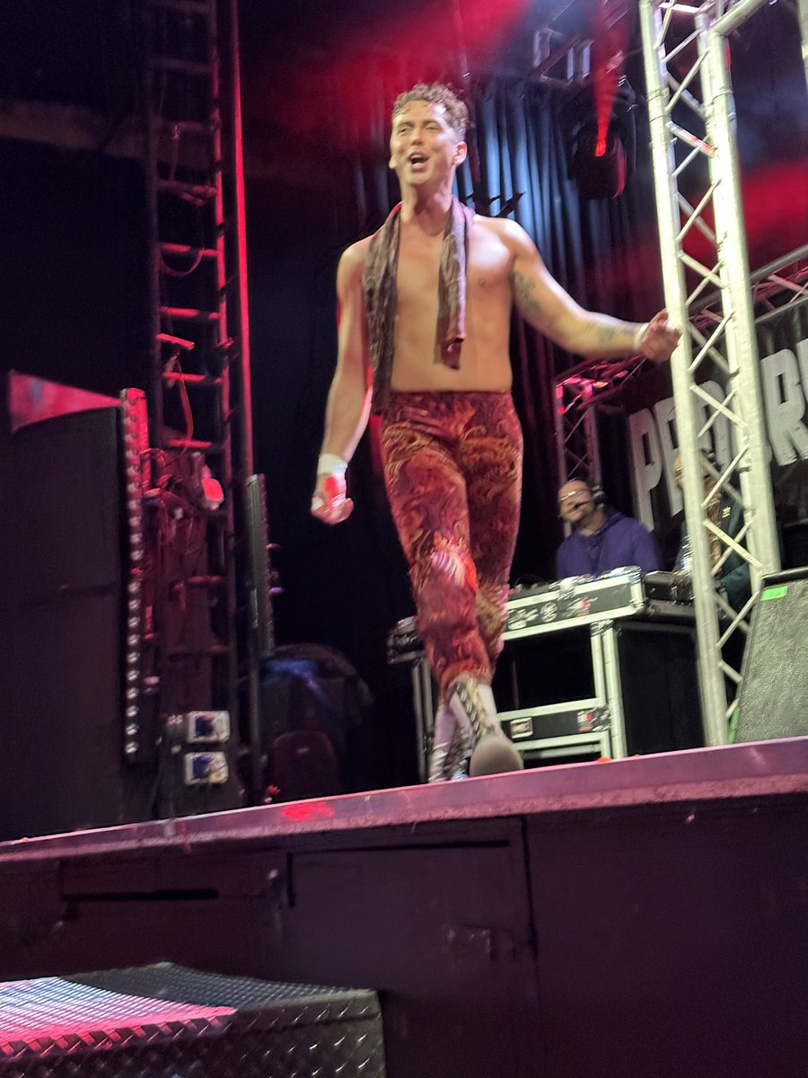 jrg1990's tweet photo. Opening contest time and itβs a BANGER INCOMING π¨
@LEONSLATER_, the YOUNGEST IN CHARGE takes on #NPS8 Runner Up and all around terrible human being: @TateMayfairs
Tate gets in the face of @SoCalValerie and the crowd are about ready to tear him apart.
#StartSpreadingTheNews https://t.co/KpS2dpXtQR
