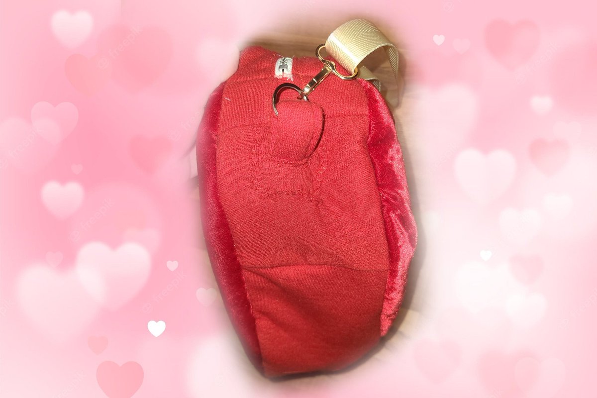 Heart shaped velvet bag I made! ❤️ 
Throw a price at me if you'd like to buy it!(plus shipping) 

#bag #diy #diybag #diycrafts #sewing #sewingproject #sewingbag #heart  #valentinebag #bagforsale