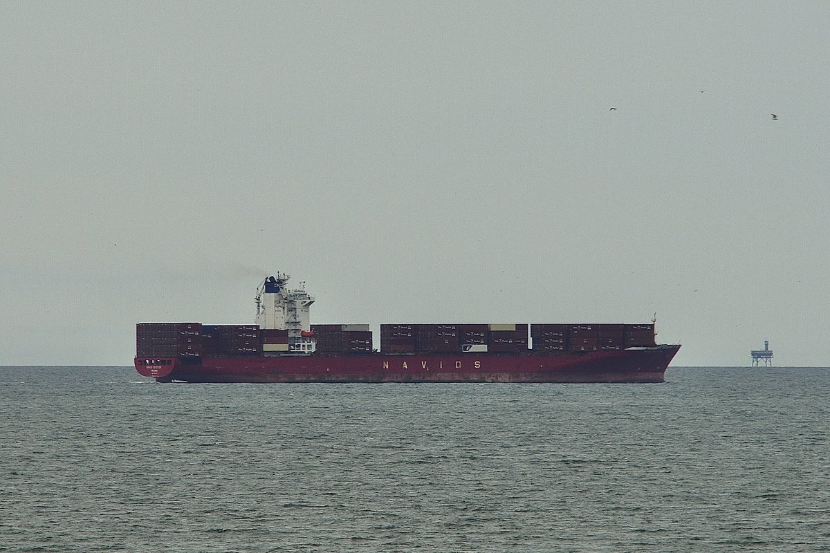 The NAVIOS DEVOTION, IMO:9352420 en route to New York, flying the flag of the Marshall Islands 🇲🇭. #Navios #ContainerShip #NaviosDevotion #ShipsInPics #ChesapeakeLightTower