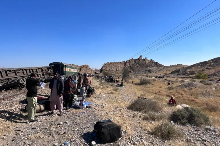 Bomb blast derails train in Bolan;15 injured dawn.com/news/1732824