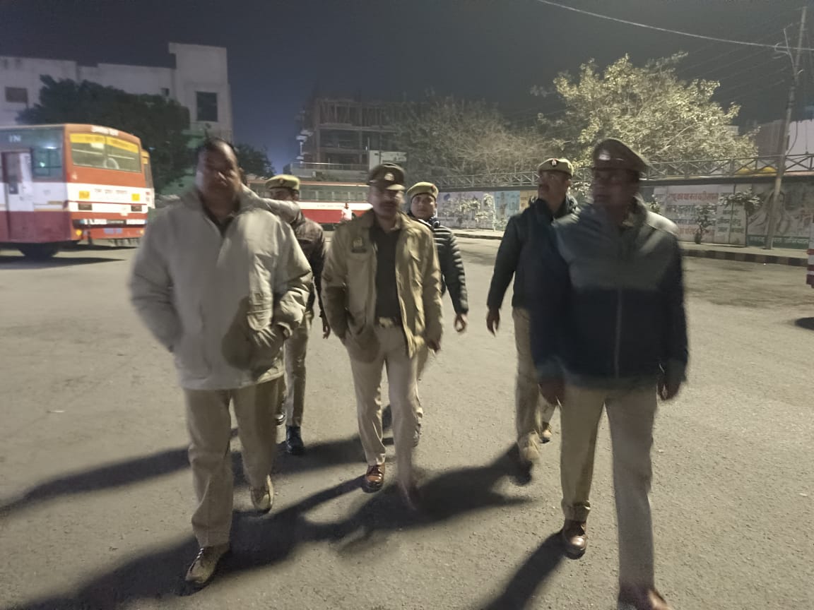 amrohapolice's tweet photo. पुलिस अधीक्षक अमरोहा @langeh_ips के निर्देशन में थाना अमरोहा देहात पुलिस द्वारा कानून एवं शांति व्यवस्था के दृष्टिगत तथा अपराधियों पर प्रभावी कार्यवाही हेतु क्षेत्र में संदिग्ध व्यक्ति/वाहनों की सघन चैकिंग व पैदल गस्त की गई ।

#UPPolice
#FOOT_PATROLLING https://t.co/zhtwsjr1z7
