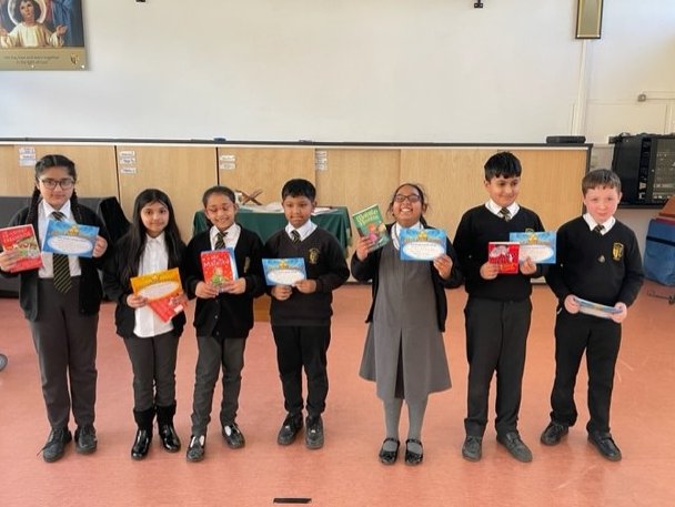 Congratulations to our certificate winners who have worked SO hard this week! 👏🏽😊📚 @BhamDES @BCPP__ #catholiclifehfb10 @HolyFamilyYear2 @year_family @Year616