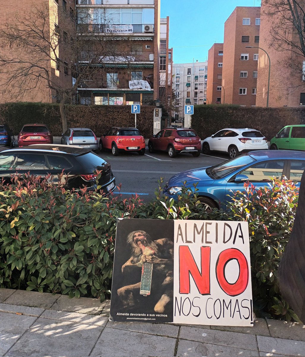 PelotazoErmita's tweet photo. "Se están cargando el barrio" fue la frase que más oímos este fin de semana. El Ayto. de @Madrid con @AlmeidaPP_ y @begonavillacis deben gobernar para la gente en los barrios. Las vecinas y los vecinos no apoyaremos pelotazos que afectan nuestra calidad de vida. #MadridNoSeVende https://t.co/uDVWUOWi5N