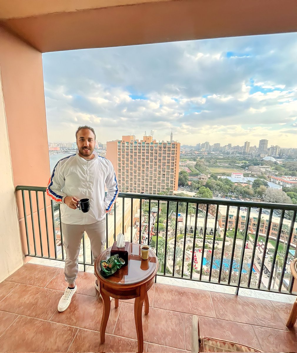 في قعدت صفا مع النفس تدبرت بذلك الكلمات انه كما يُرتب المنزل أساسه في كل صباح يجب علي المرأ ترتيب اولوياته ومبادئه من الوقت للاخر دون خجل من اشخاص او كبرياء من الرجوع في قراراته ومبادأة الخاطئه