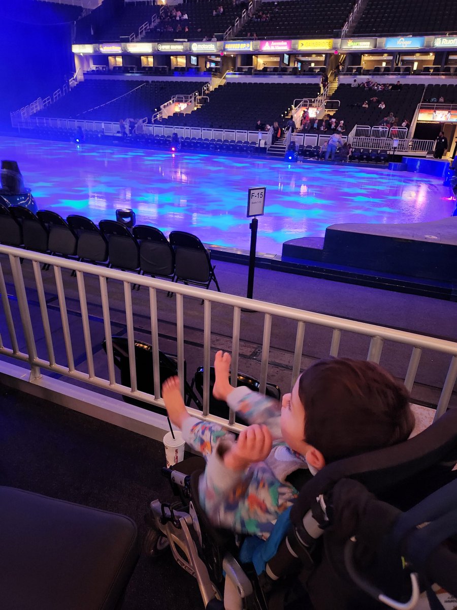 ambersutten's tweet photo. Friday a show at the Fitton, Saturday the Indy Childrens Museum, and Sunday at Disney on Ice. 
A great little weekend. https://t.co/0VCjjLXLcy