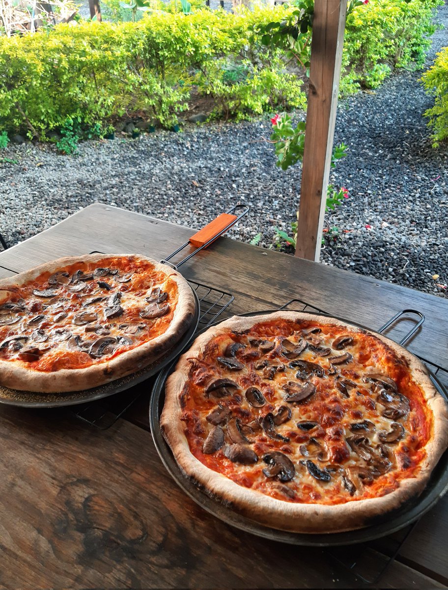 El_PanzaVerde's tweet photo. En Ciudad Vieja, muy cerca de la Antigua Guatemala, cuando quieran una rica pizza en un lugar tranquilo y agradable. 
Estamos a la orden 😃 https://t.co/TWGjTeMDJW
