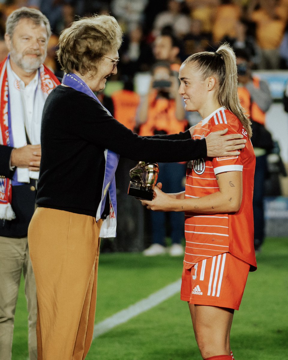 FCBfrauen's tweet photo. Player of the match. ๐ @StanwayGeorgia
#TIGFCB #FCBayern https://t.co/8lbN0WdwWB
