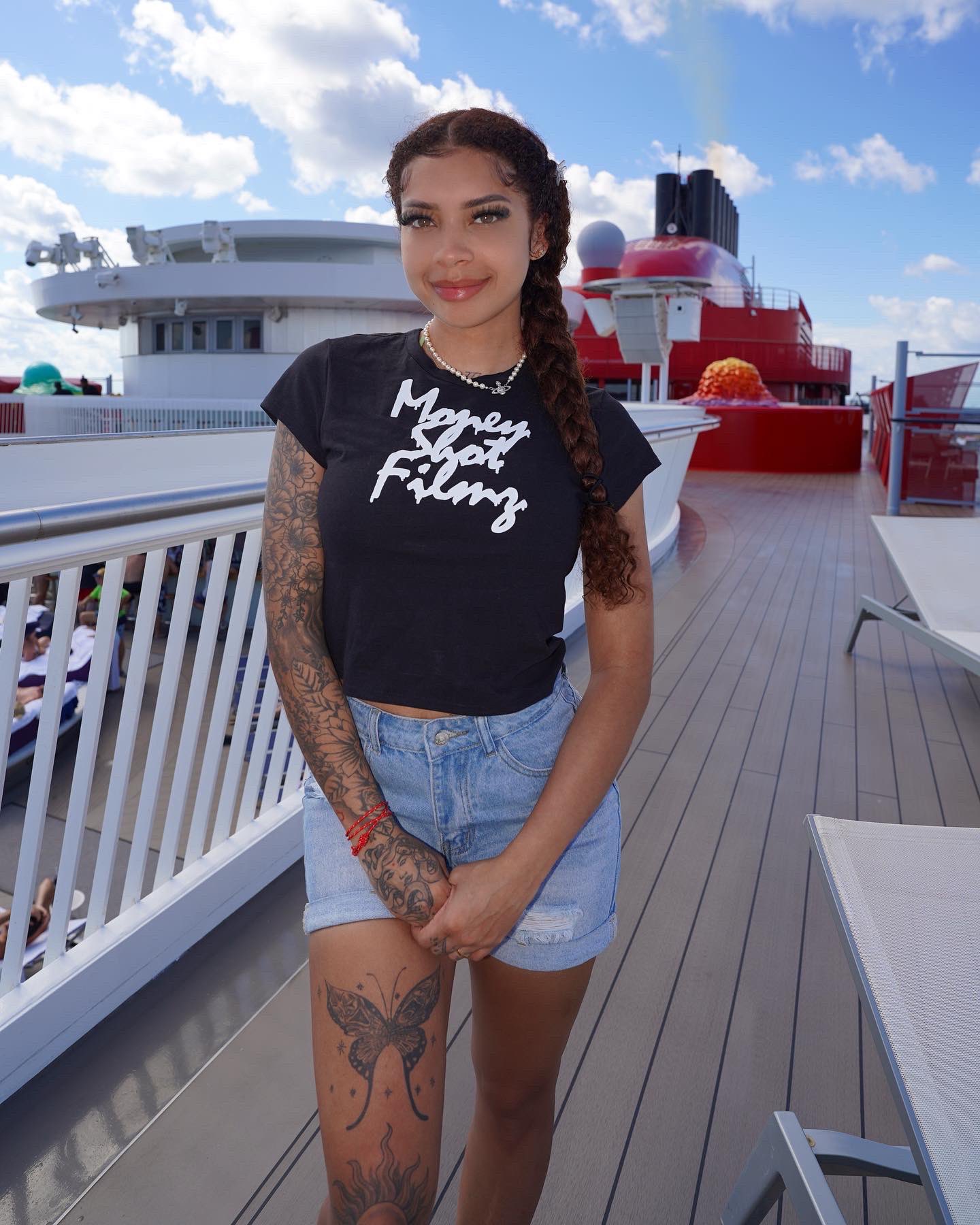 TW Pornstars - 1 pic. Money Shot Filmz 💵💦🎥. Twitter. Our top Money Shot  Babe @hannahMroyal cruising the ocean. 4:00 PM - 22 Jan 2023