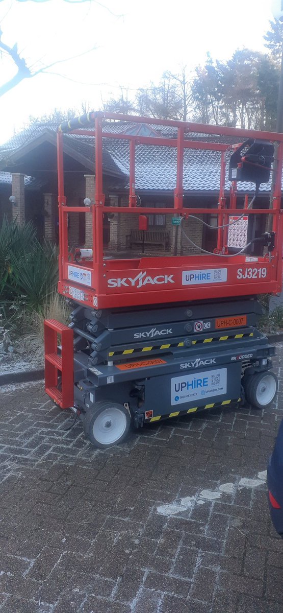 UphireUK's tweet photo. All on site, ready for our client to start work on arrival.
We aim to meet the needs of our customers, get in touch to have the same service.
#sameday #scissorlift #uphire https://t.co/NTXirMISrc