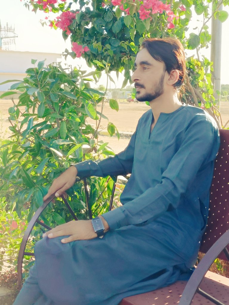 Sain00923's tweet photo. "حد کان وڌيڪ سنجيدہ رهڻ بہ هڪ بيماري آهي."

دوستووسڪي https://t.co/z8ng9RbXWv
