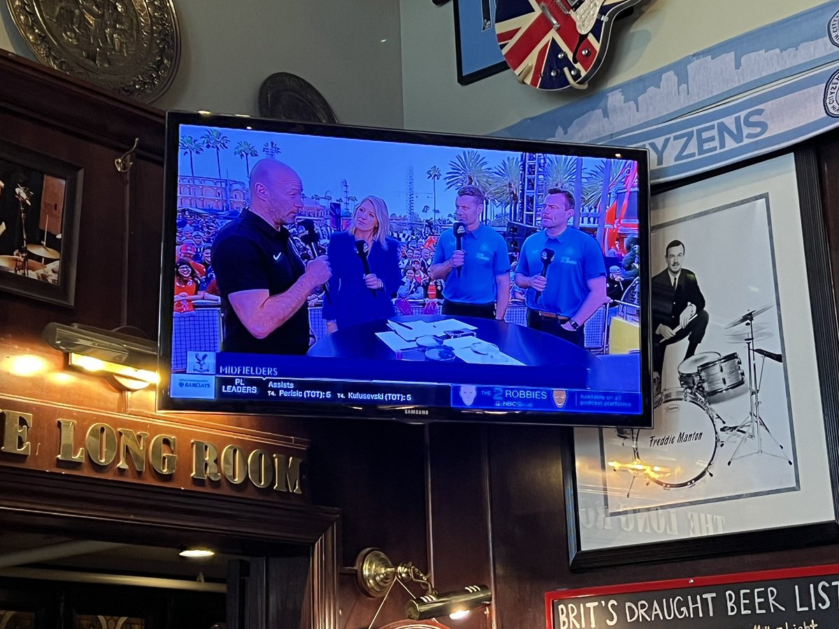 ArmyMinneapolis's tweet photo. Was awesome to see so many @nufc legends Stateside yesterday for the @PLinUSA #fanfest! Thank you for representing. #MyPLMorning @britspubmpls #NUFC https://t.co/be1C4SNKQD