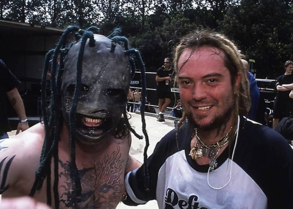 . @CoreyTaylorRock & #MaxCavalera backstage at #OzzFest 2001 in the UK #Slipknot #Soulfly #Sepultura #CavaleraConspiracy #CoreyTaylor