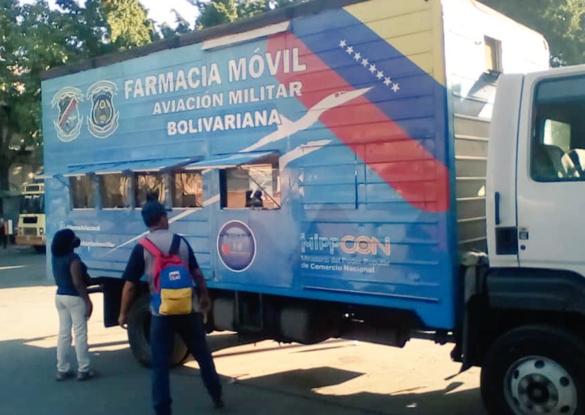 CAFMA_AMB's tweet photo. #22Ene//La Farmacia Móvil de la @AmbFanb, del Edo #Aragua,se encuentra prestando sus servicios en el #Municipio #MarioBriceñoIragorri #CañaDeAzúcar en el #Sector8, frente a la panadería del Samán, Continuamos llevando bienestar al Pueblo Soberano
¡Asiste!
#Venceremos
@Comgral_amb https://t.co/pRdRdE0AOM