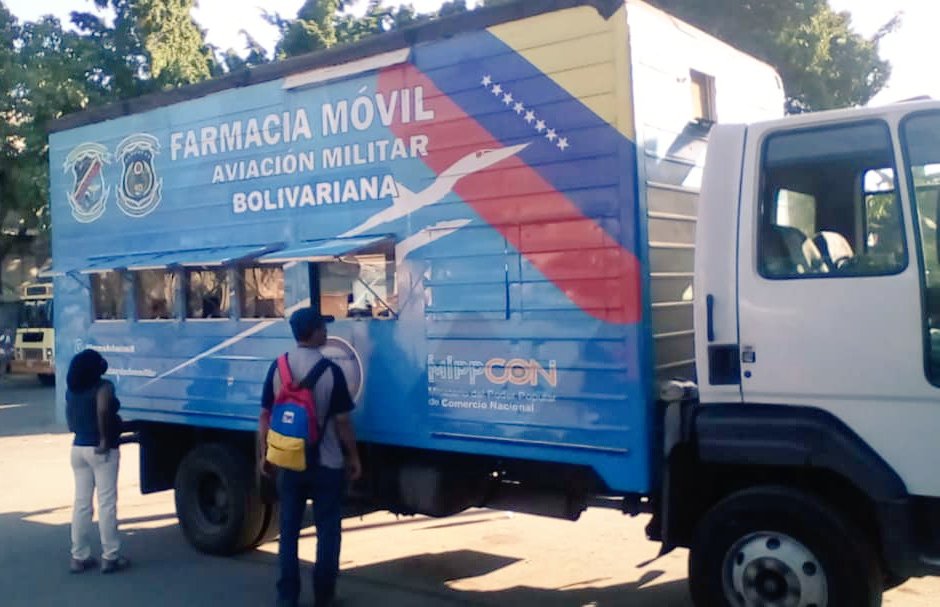 CAFMA_AMB's tweet photo. #22Ene//La Farmacia Móvil de la @AmbFanb, del Edo #Aragua,se encuentra prestando sus servicios en el #Municipio #MarioBriceñoIragorri #CañaDeAzúcar en el #Sector8, frente a la panadería del Samán, Continuamos llevando bienestar al Pueblo Soberano
¡Asiste!
#Venceremos
@Comgral_amb https://t.co/pRdRdE0AOM