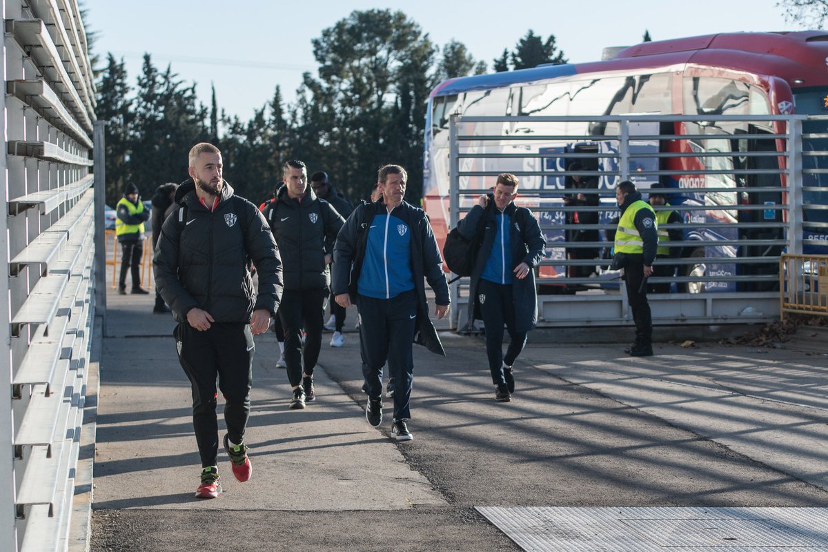 👊🏻 We are here!

🏟 El Alcoraz.

⚔️ #HuescaRealOviedo