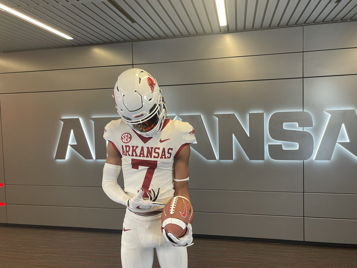 How we feeling about the white and red <a href="/RazorbackFB/">Arkansas Razorback Football</a> <a href="/Big_Glitch/">Keith Jones Jr</a> <a href="/Coach_MWoodson/">Marcus Woodson</a> <a href="/CoachAdamCruz1/">Coach Adam Cruz</a> <a href="/SLUHfootball/">SLUH Football</a>