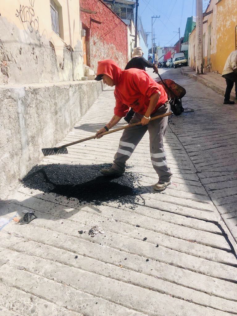sergiobanosr's tweet image. Familia, estoy atendiendo nuestros barrios de Pachuca con el #ProgramaDeBacheo 👷🏻‍♂️ permanente. 

✔️ Realizamos trabajos en la calle Maclovio Herrera, en el Barrio El Mosco 🏘️. 

¡Con estas acciones seguimos #CumpliendoPorTuFamilia ✅👨‍👩‍👧‍👦!