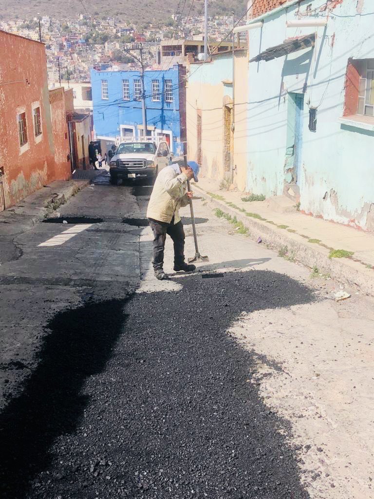 sergiobanosr's tweet image. Familia, estoy atendiendo nuestros barrios de Pachuca con el #ProgramaDeBacheo 👷🏻‍♂️ permanente. 

✔️ Realizamos trabajos en la calle Maclovio Herrera, en el Barrio El Mosco 🏘️. 

¡Con estas acciones seguimos #CumpliendoPorTuFamilia ✅👨‍👩‍👧‍👦!