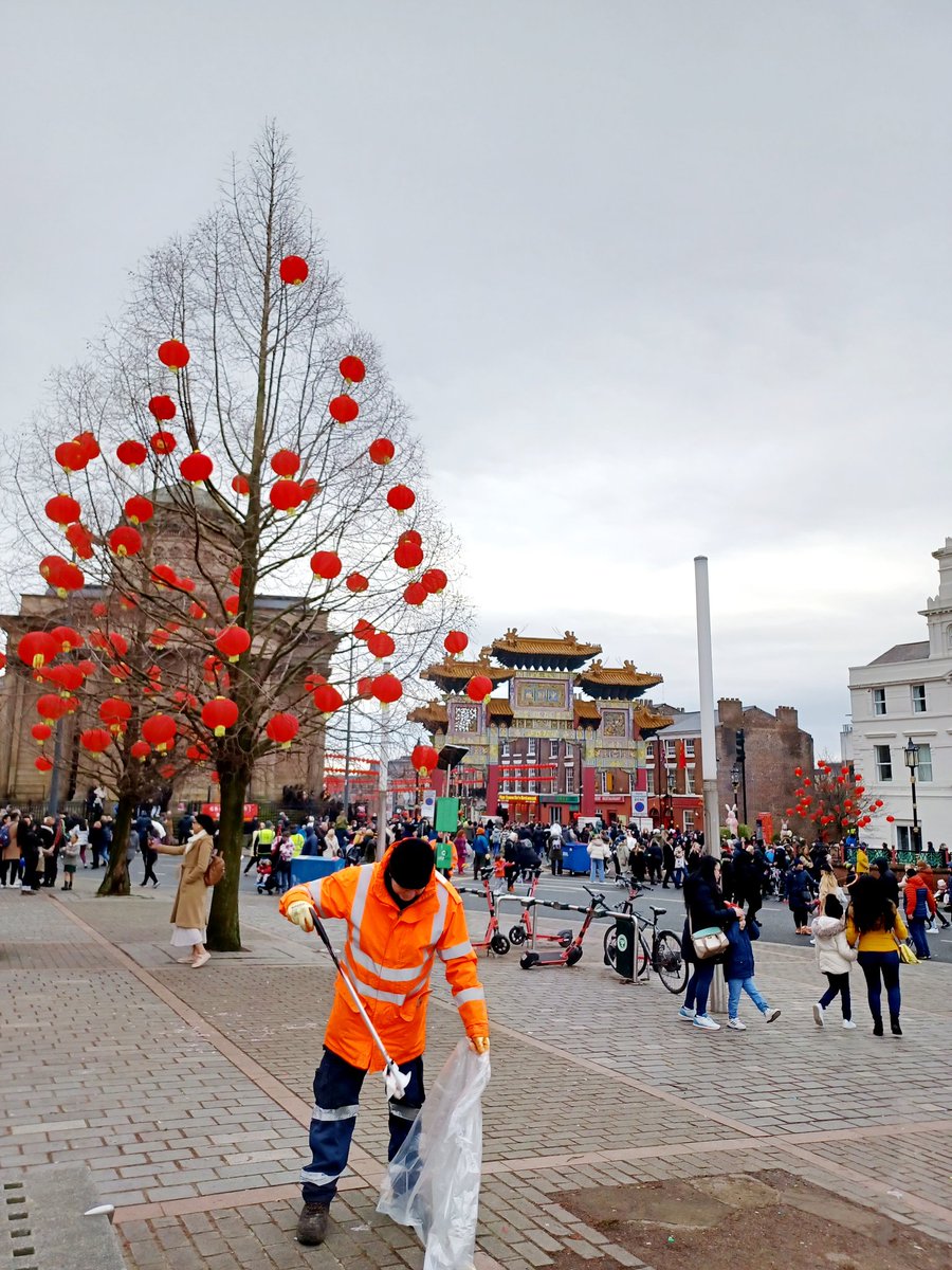 lpool_LSSL's tweet photo. Street Cleansing in front of Liverpool's iconic Chinese Arch. Hope everyone has a great Chinese New Year ๐
#chinesenewyear #chinatown #chinesearch #liverpool #celebrations #happychinesenewyear #streetcleansing #eventcleansing https://t.co/0FHC5DWBQD