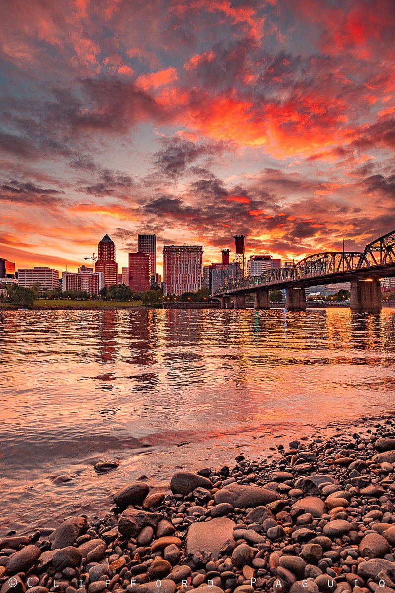 Portland Oregon 🇺🇸
#Travelashub_cityphoto #travelashub_photo

Source: #photooftheday